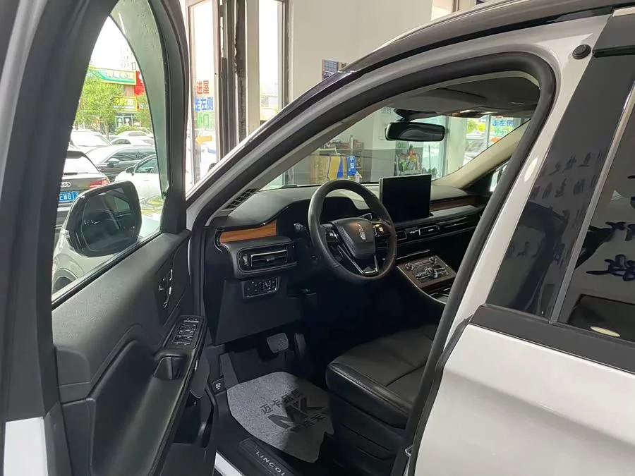 Lincoln Aviator