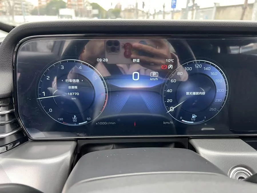 Hongqi HS5
