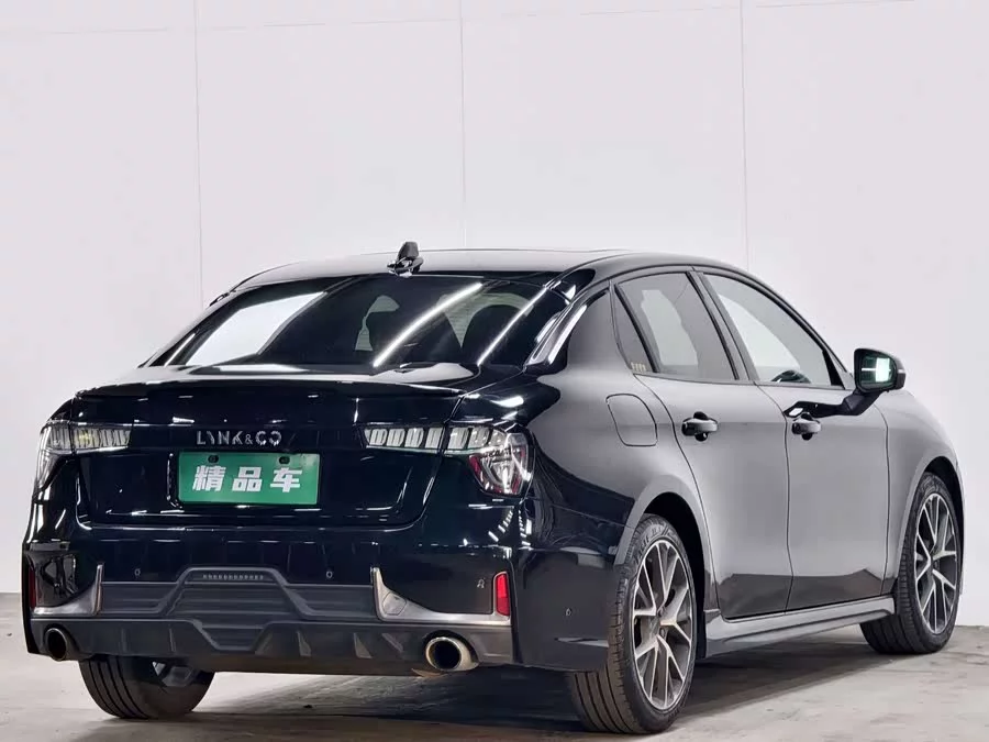 Lynk & Co 03