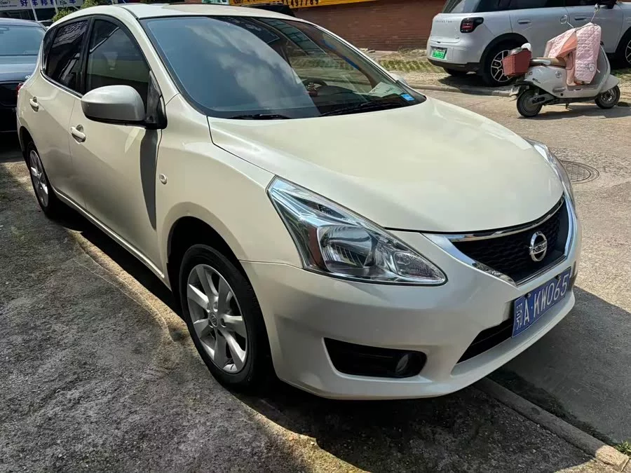 Nissan Tiida