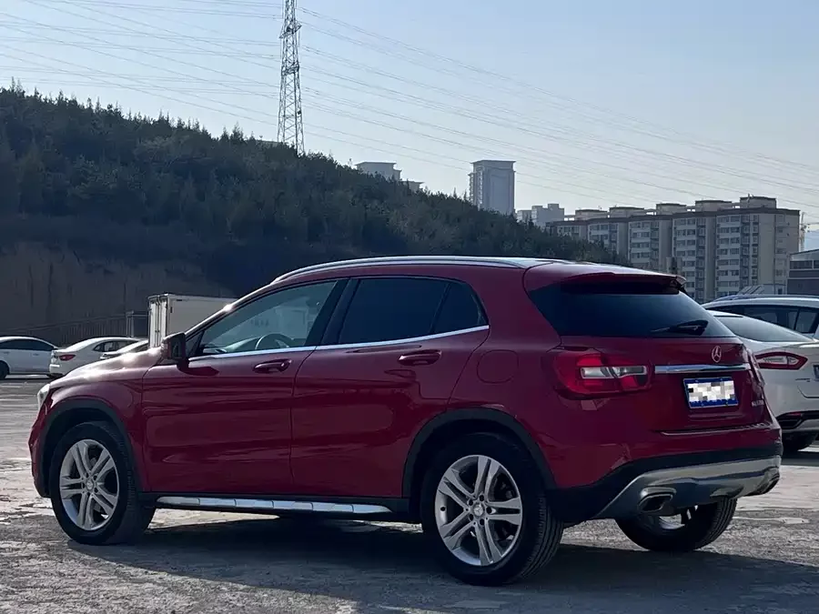 Mercedes Benz GLA