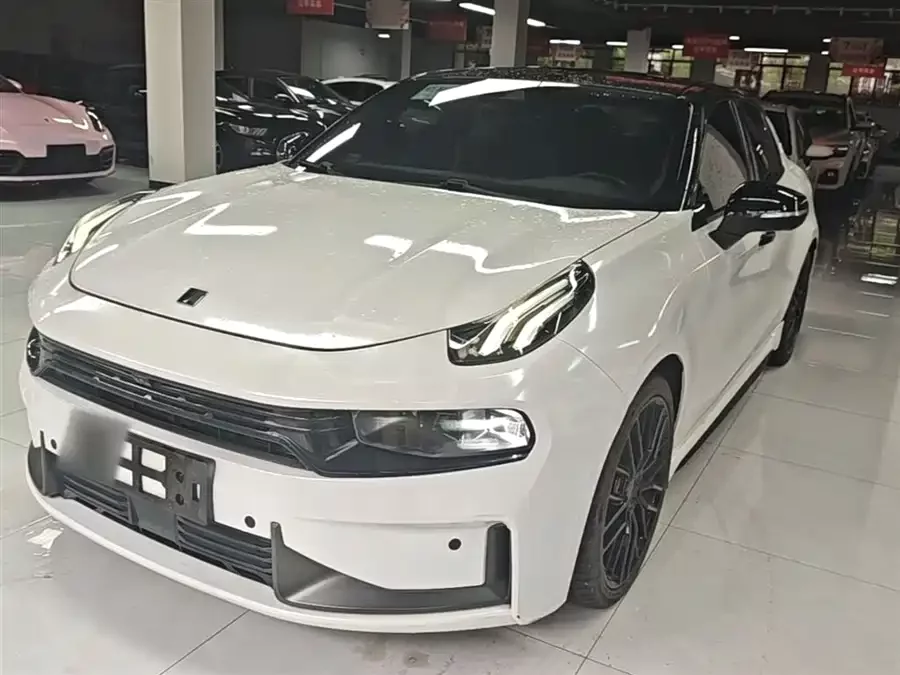 Lynk & Co 03