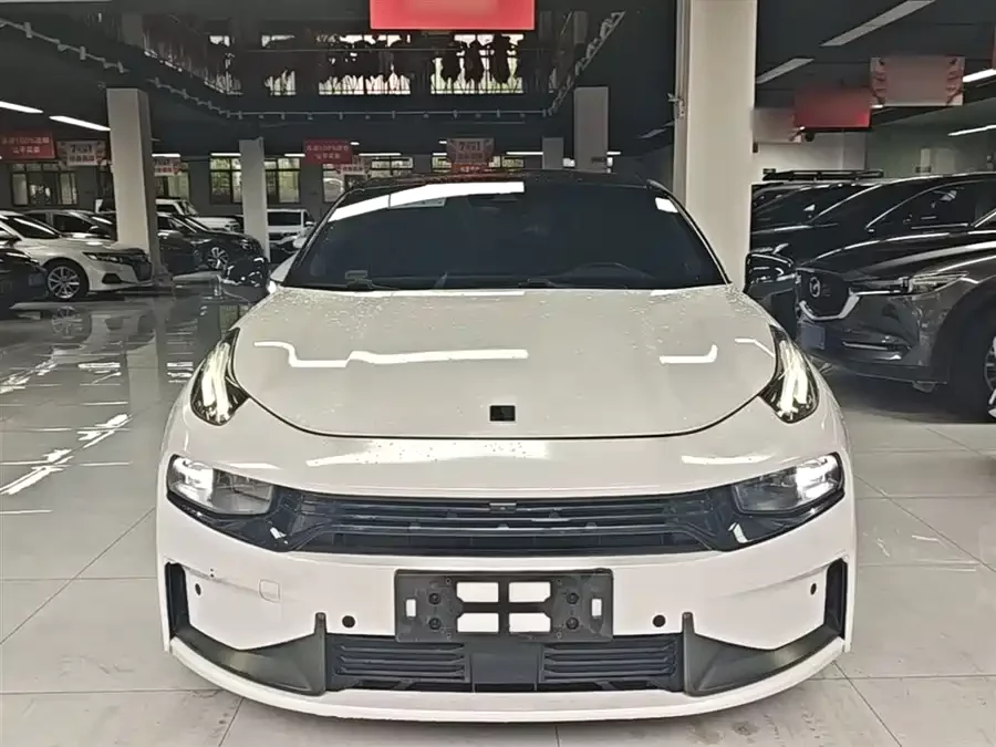 Lynk & Co 03
