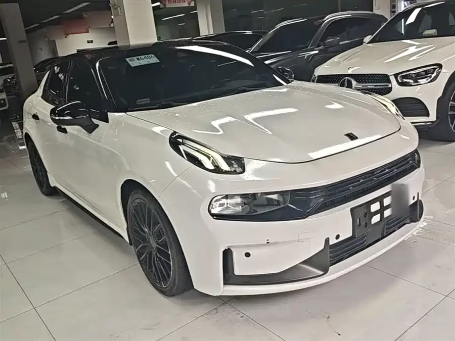 Lynk & Co 03