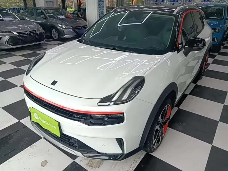 Lynk & Co 06
