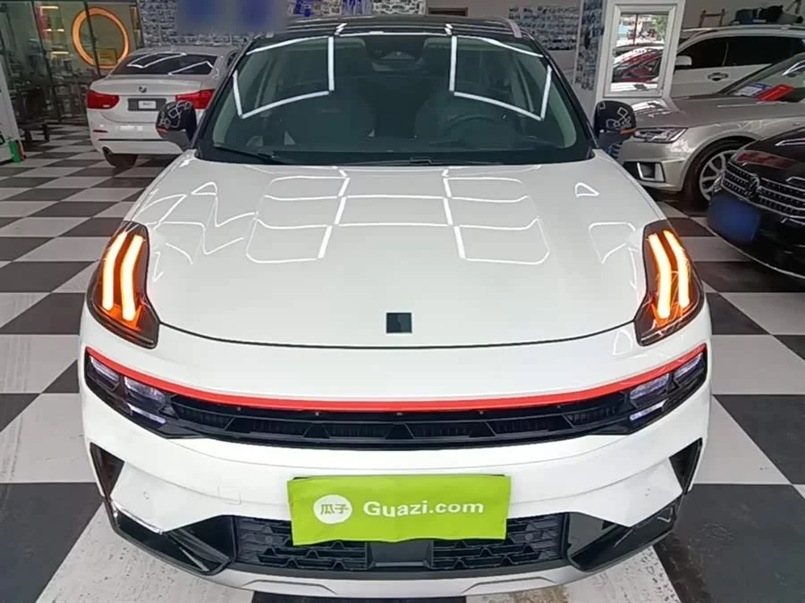 Lynk & Co 06