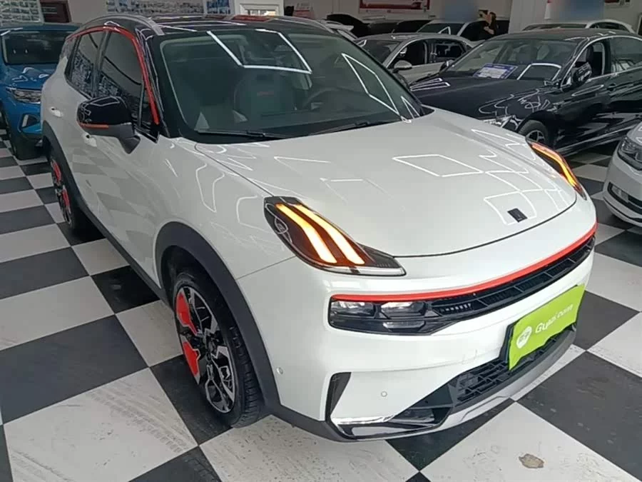 Lynk & Co 06