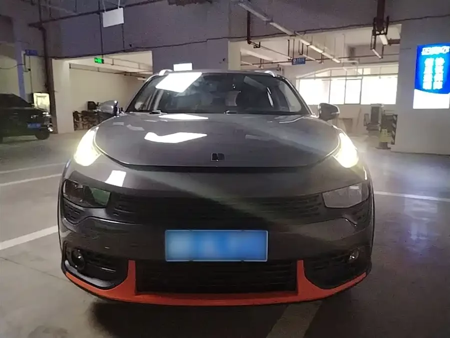 Lynk & Co 02