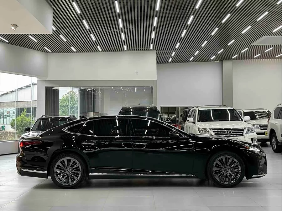 Lexus LS