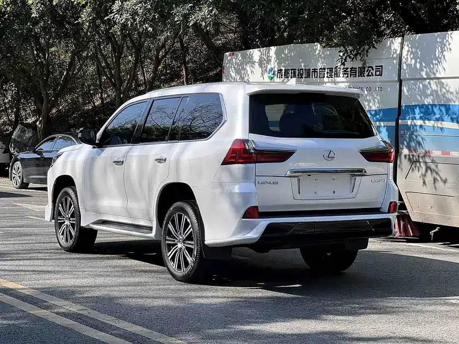 Lexus LX