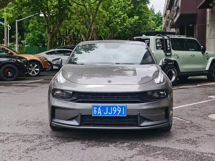 Lynk & Co 03