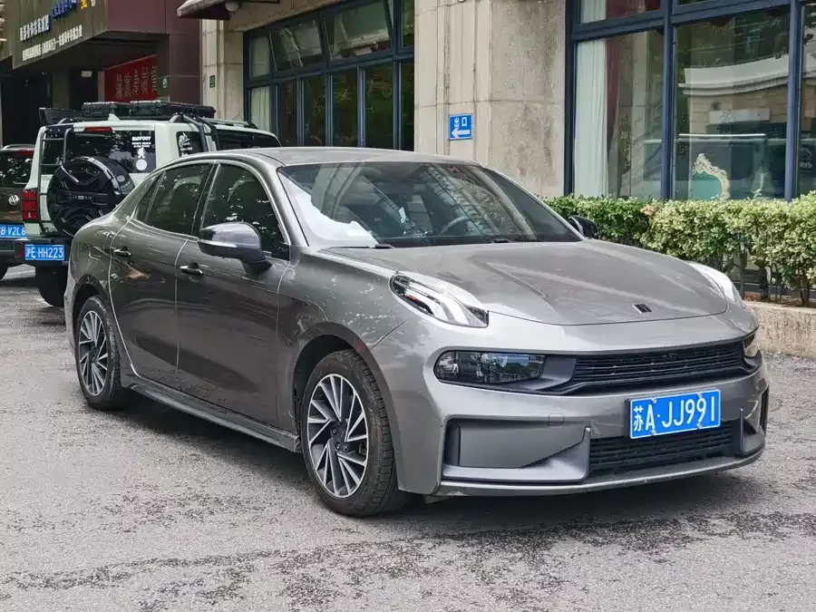 Lynk & Co 03