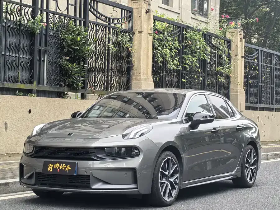 Lynk & Co 03