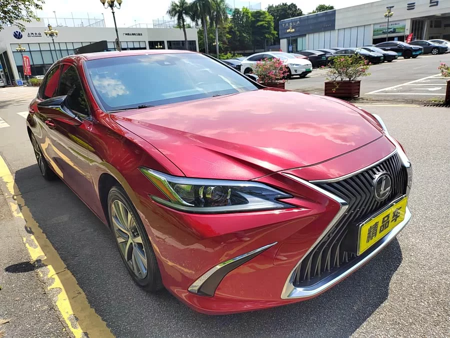 Lexus ES