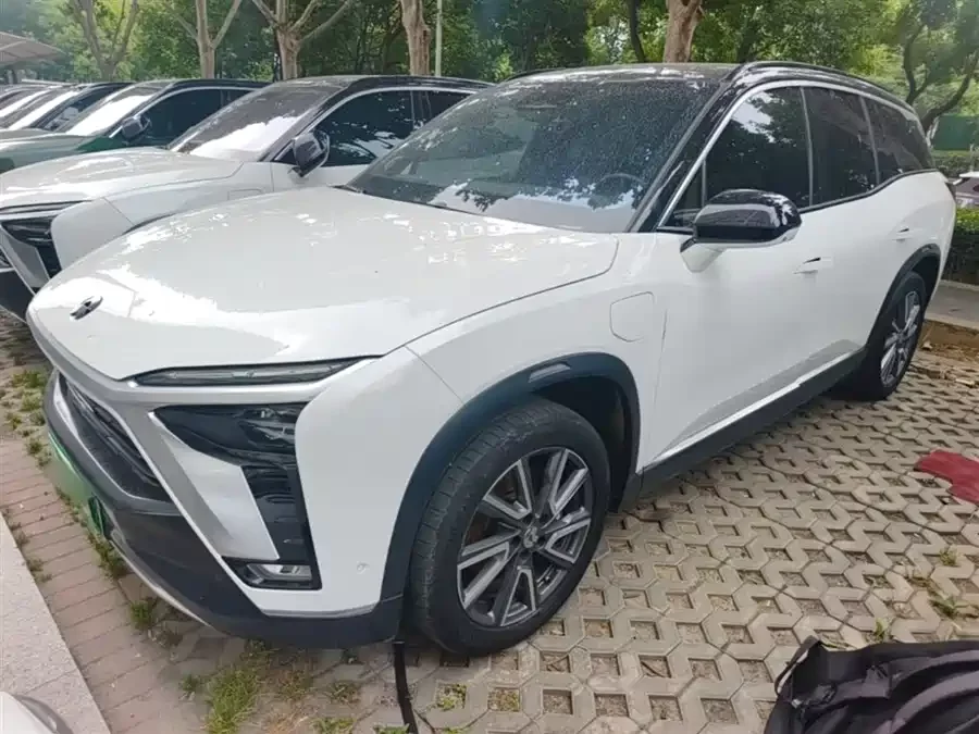 NIO ES8