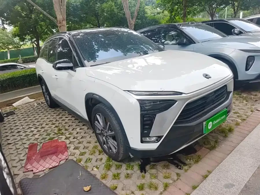 NIO ES8