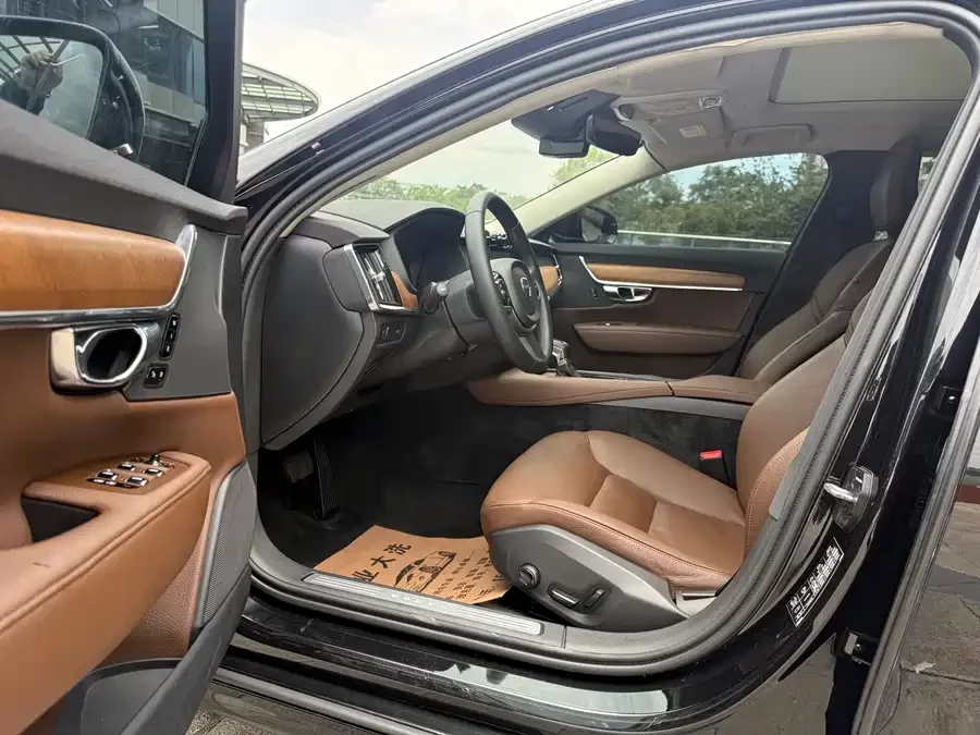 Volvo S90