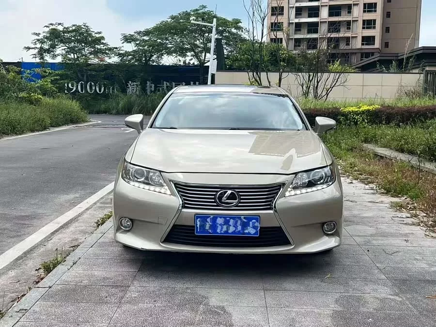 Lexus ES