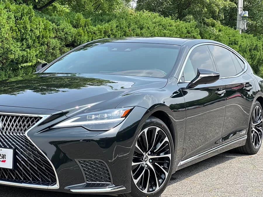 Lexus LS