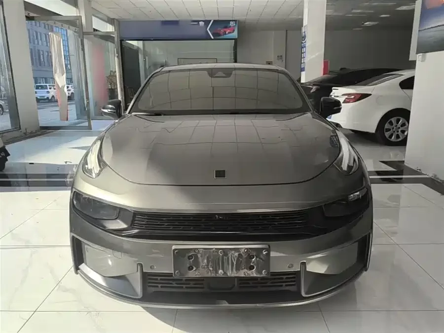 Lynk & Co 03
