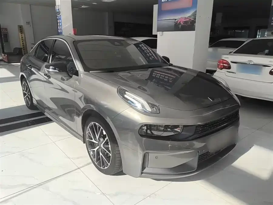 Lynk & Co 03