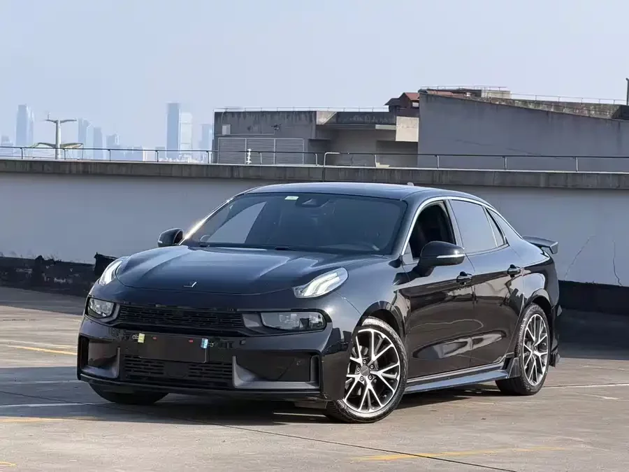 Lynk & Co 03