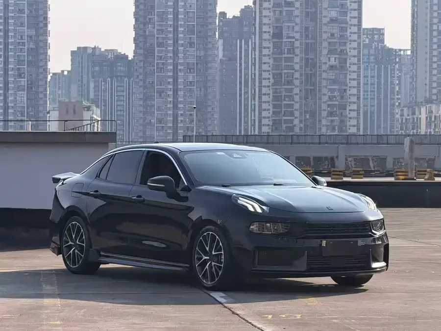Lynk & Co 03