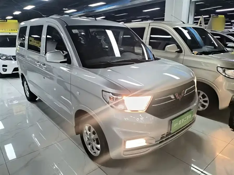 Wuling Hongguang V