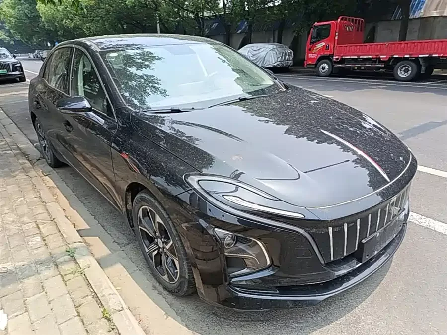 Hongqi E-QM5