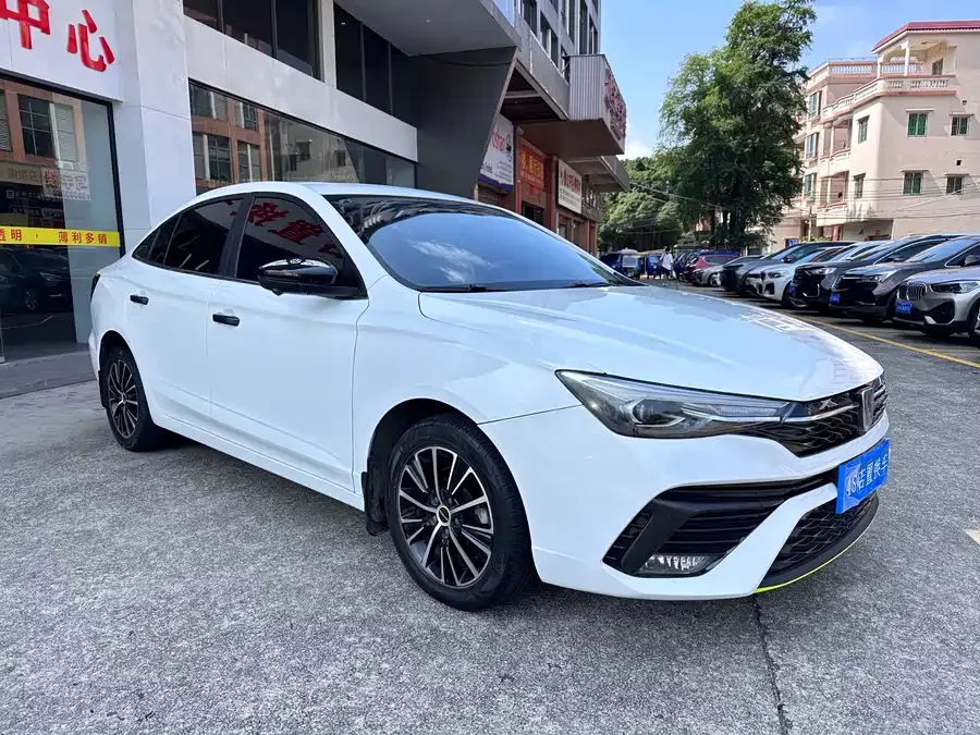 Roewe i5