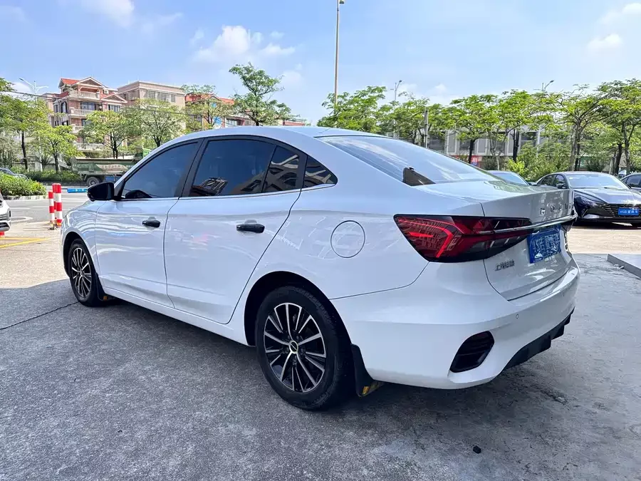 Roewe i5