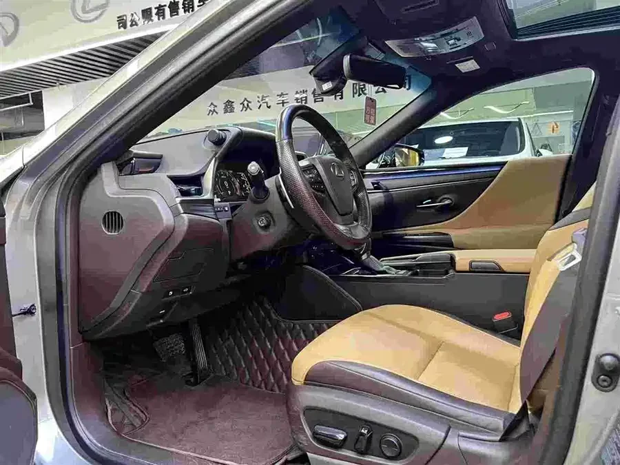 Lexus ES