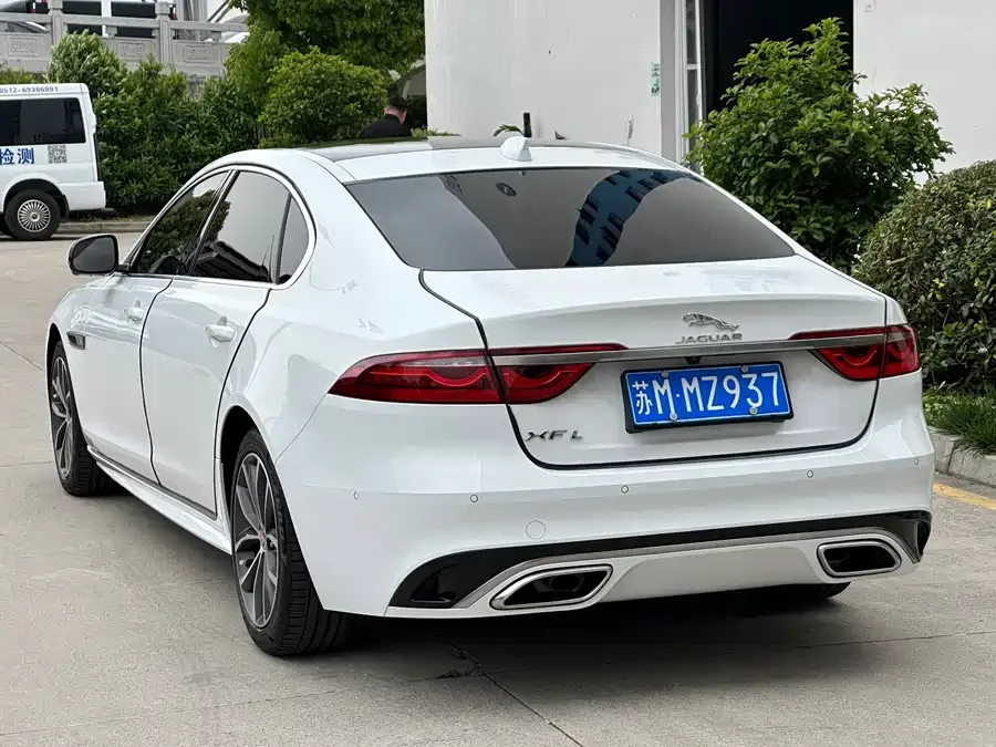 Jaguar XFL