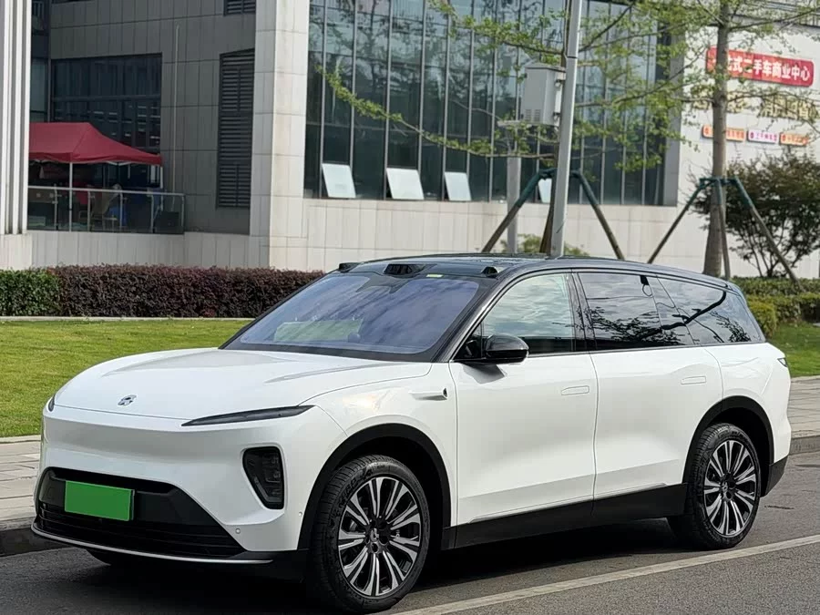 NIO ES8