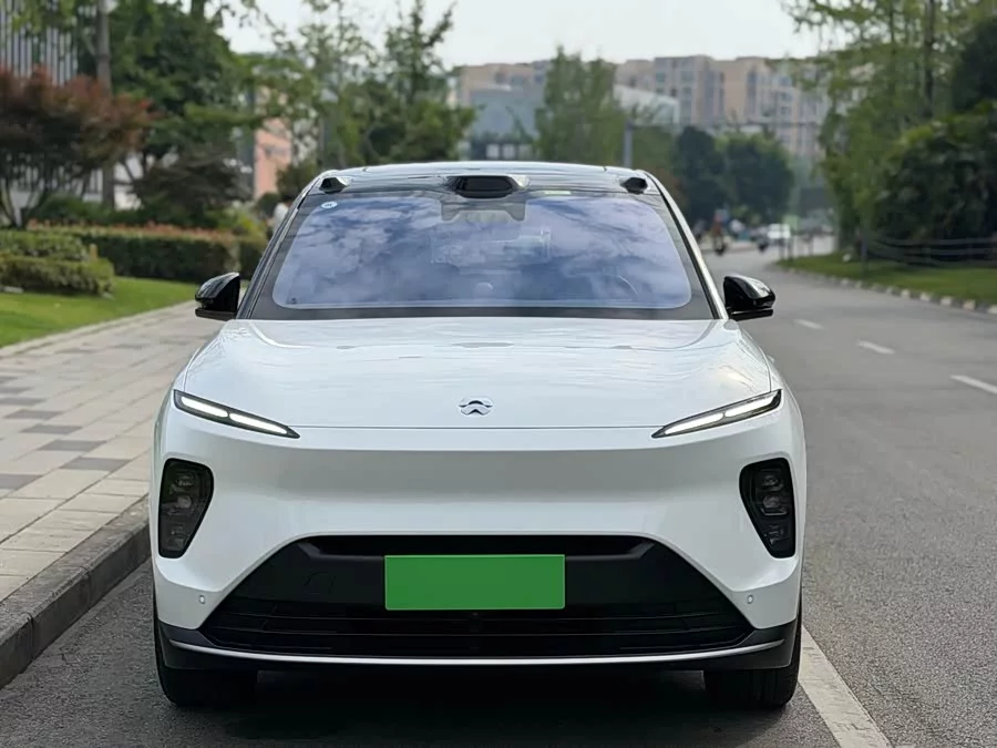 NIO ES8