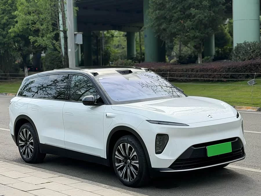 NIO ES8