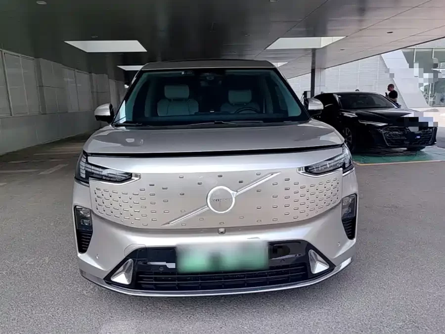 Volvo EM90