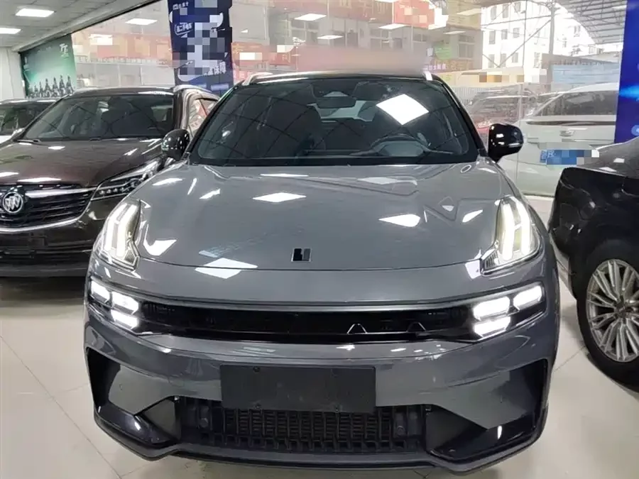 Lynk & Co 06