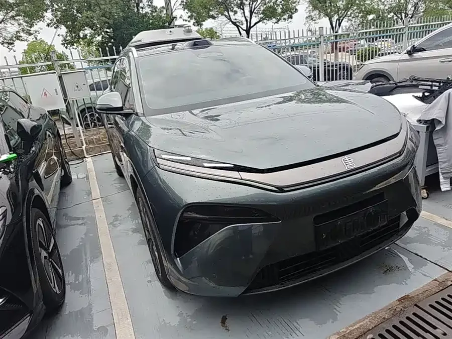 BYD Tang L