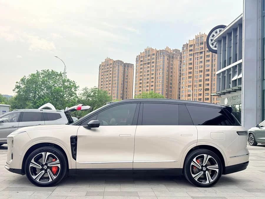 NIO ES8