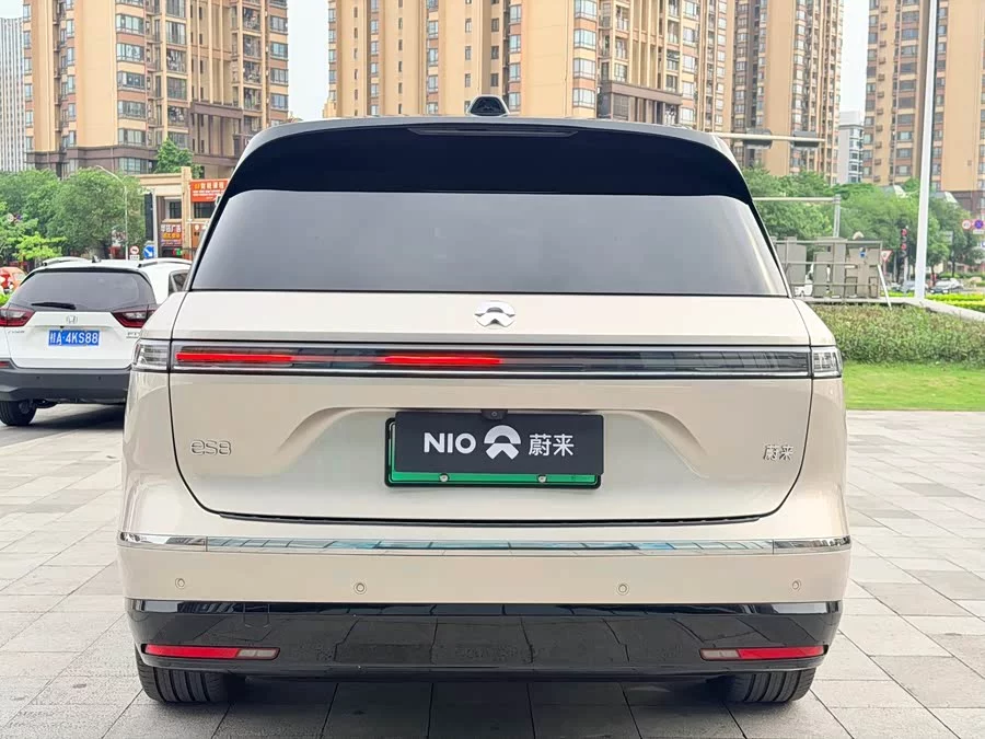 NIO ES8