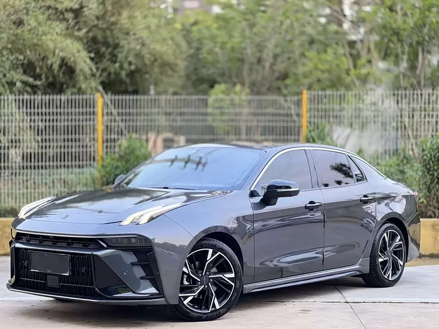 Lynk & Co 03