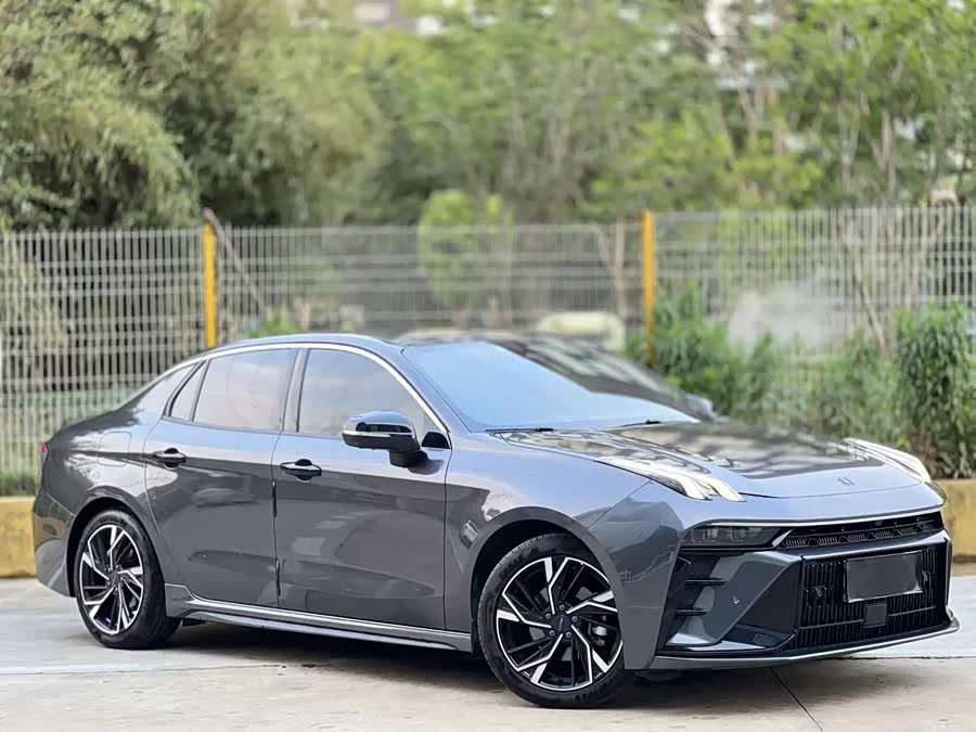 Lynk & Co 03