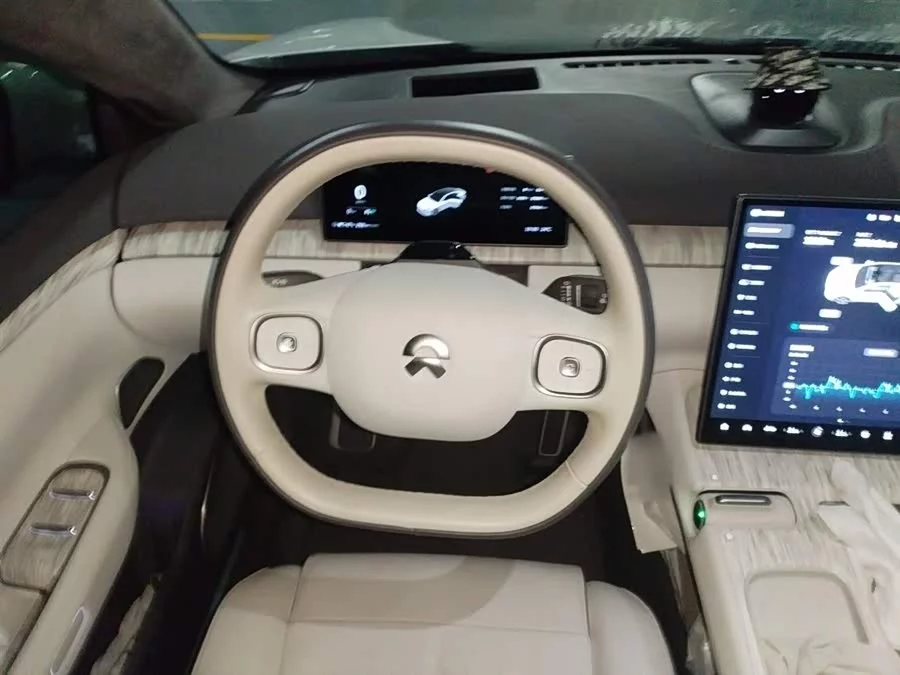 NIO ET7