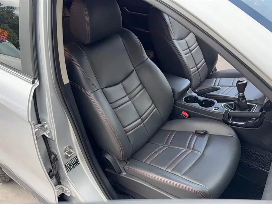 Dongfeng AX7