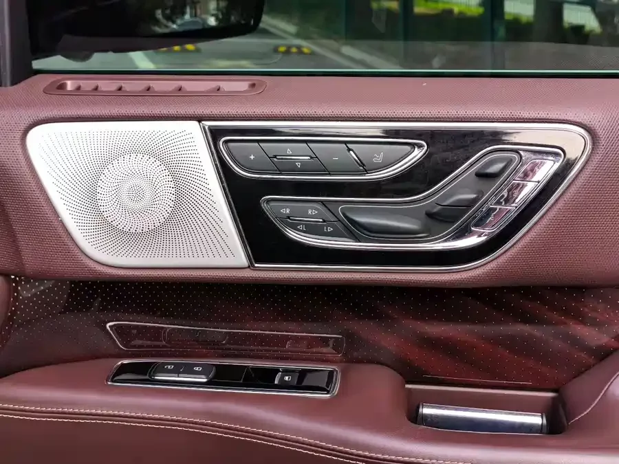Lincoln Navigator