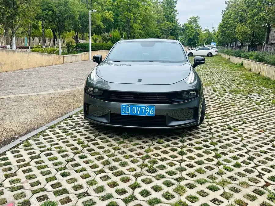 Lynk & Co 03