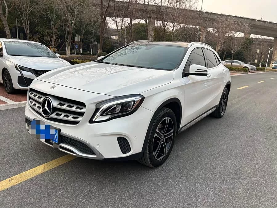 Mercedes Benz GLA