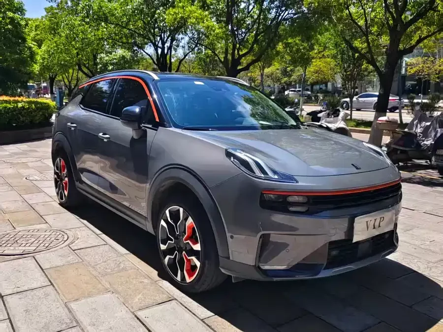 Lynk & Co 06