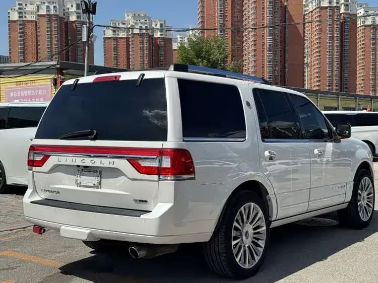 Lincoln Navigator